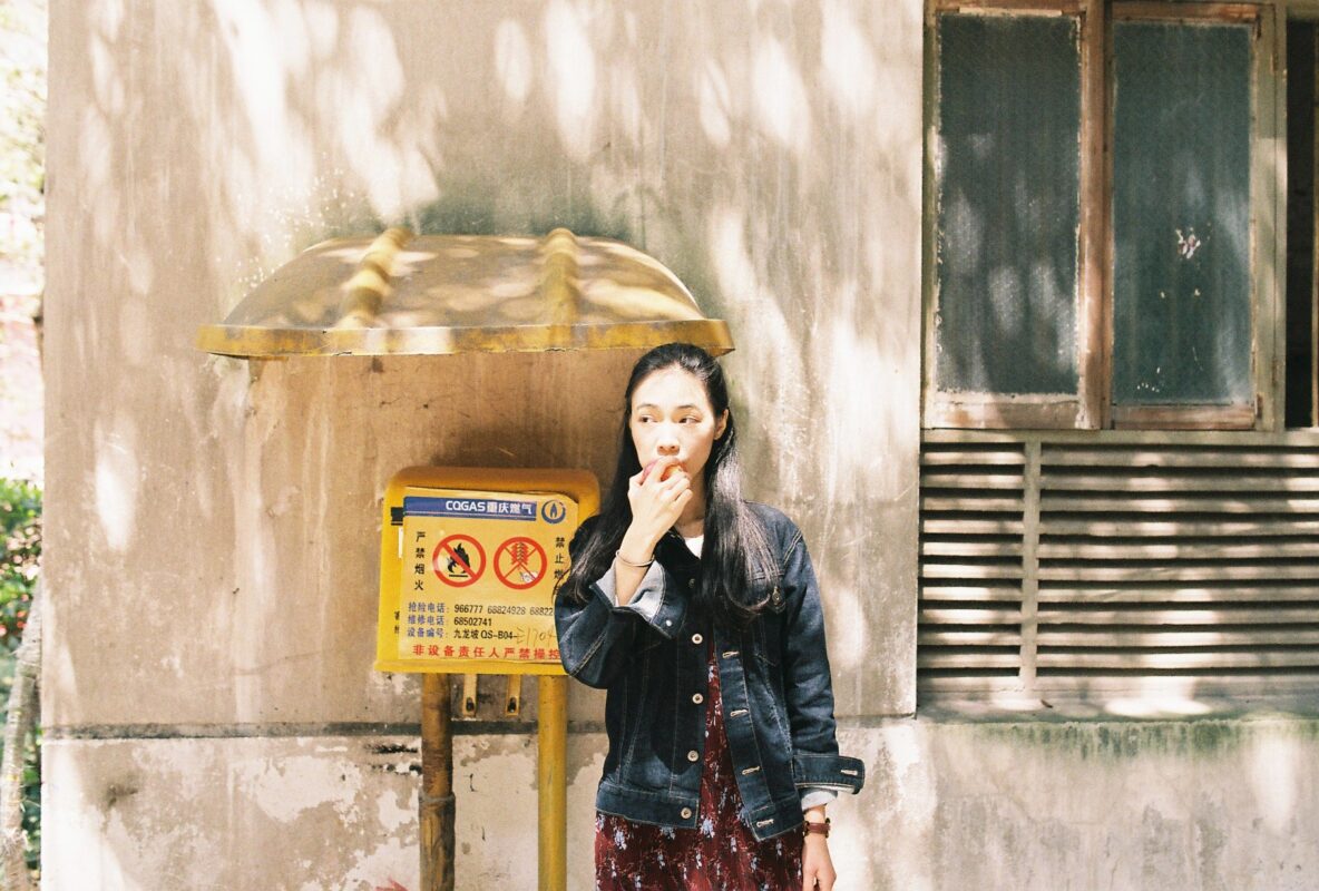 就着阳光 去重庆吃火锅  /@一棵风花树